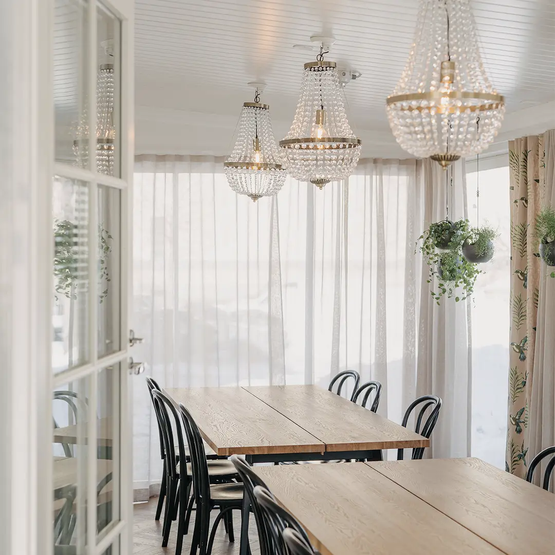 Lillan hotelli ruokailutila